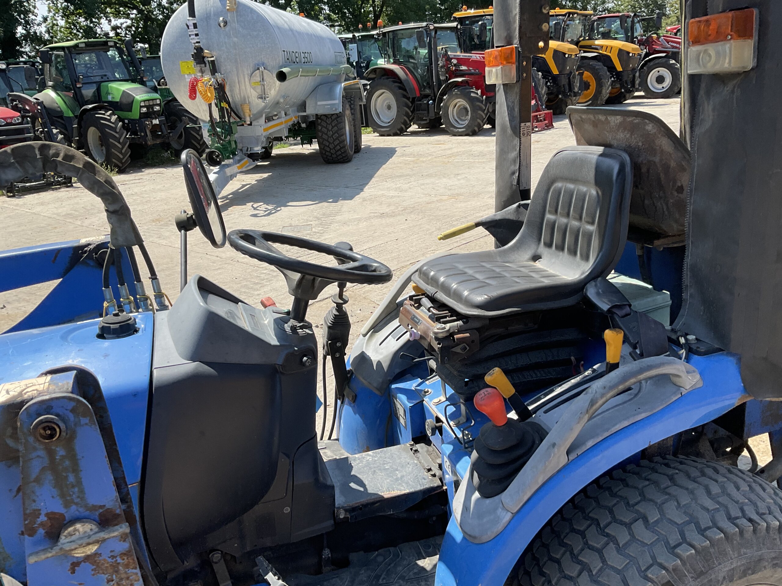 NEW HOLLAND TC24D