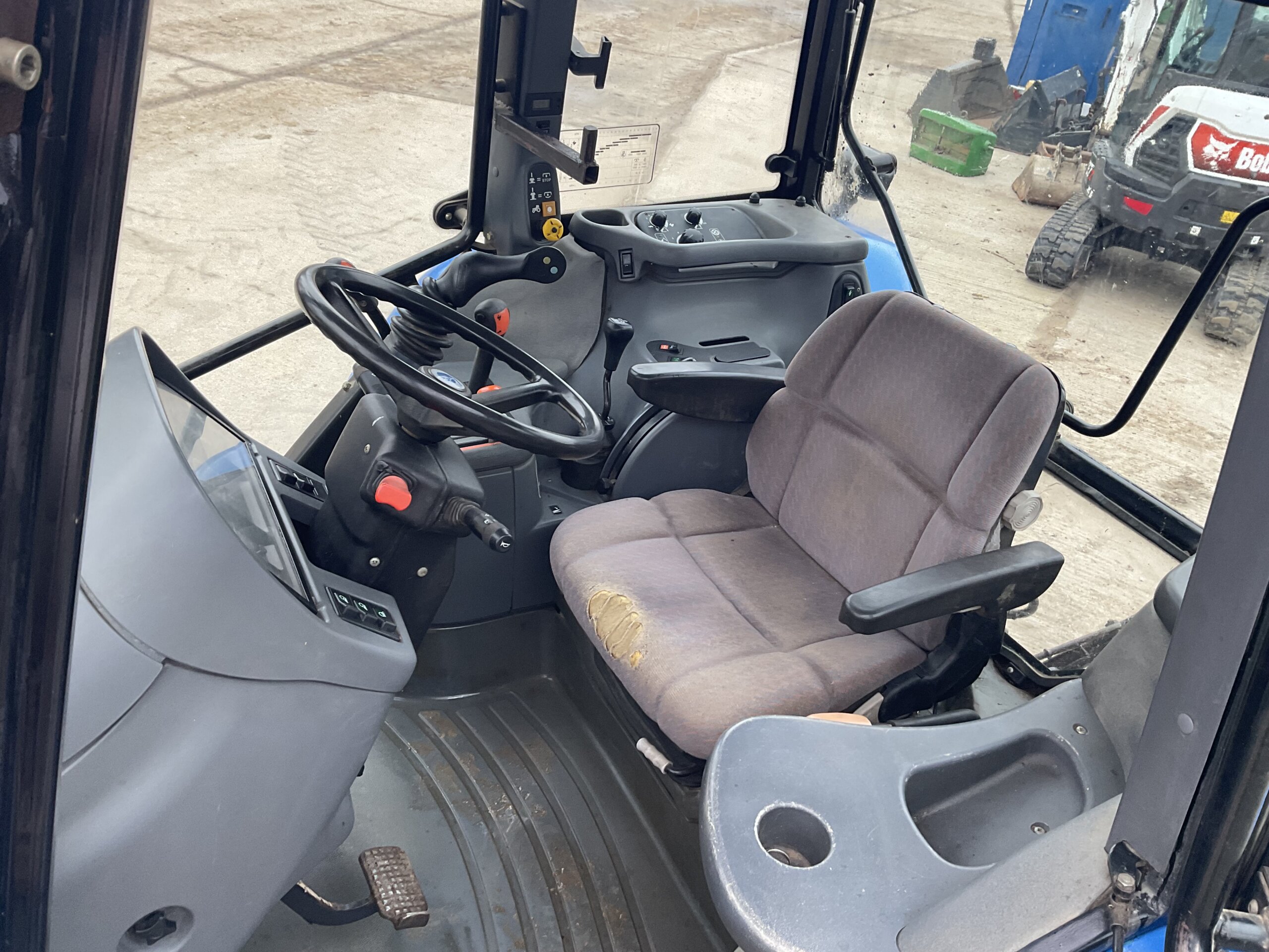NEW HOLLAND TS100