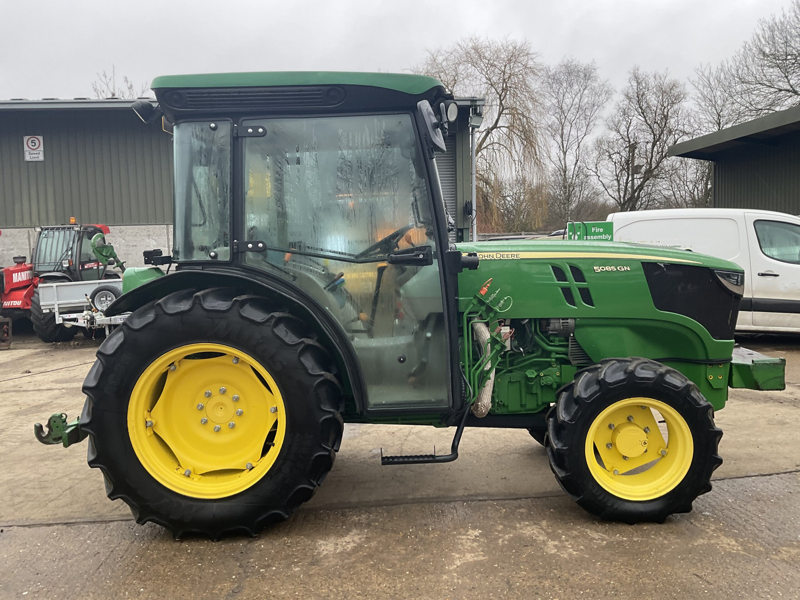 JOHN DEERE 5085GN