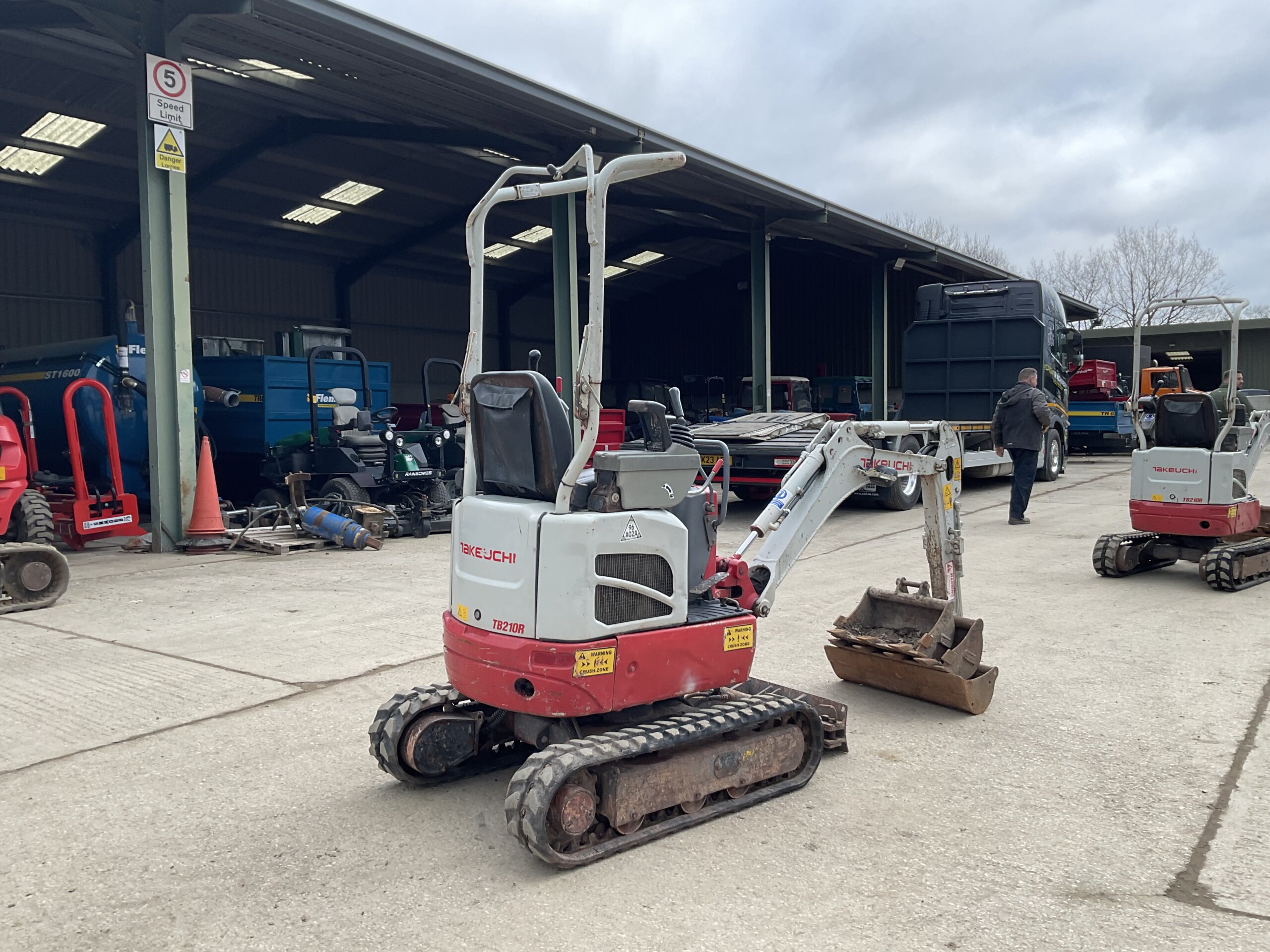 TAKEUCHI TB210R