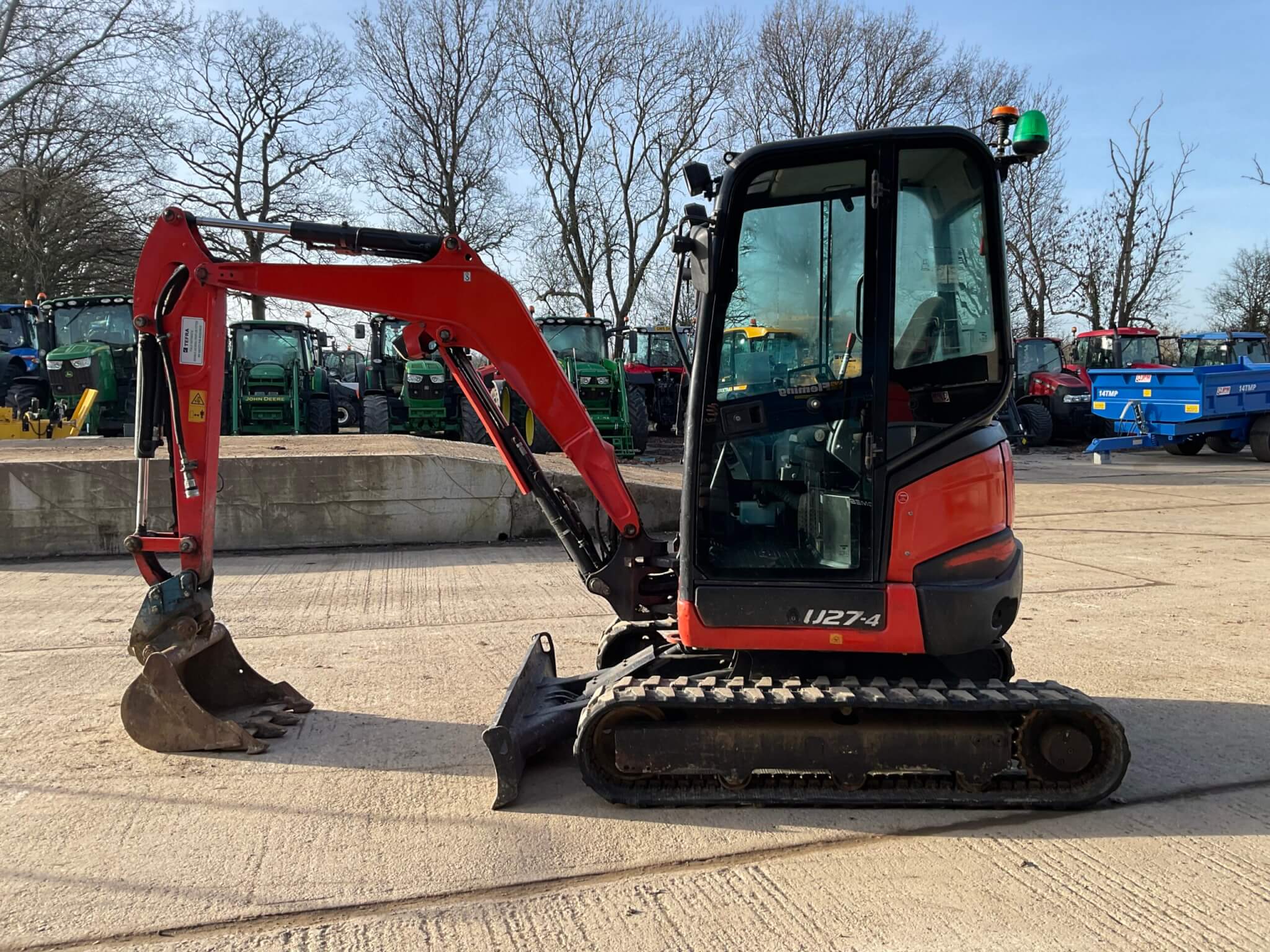 KUBOTA U27