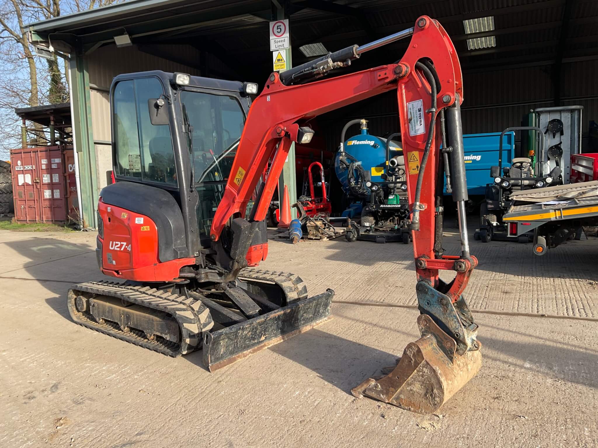 KUBOTA U27