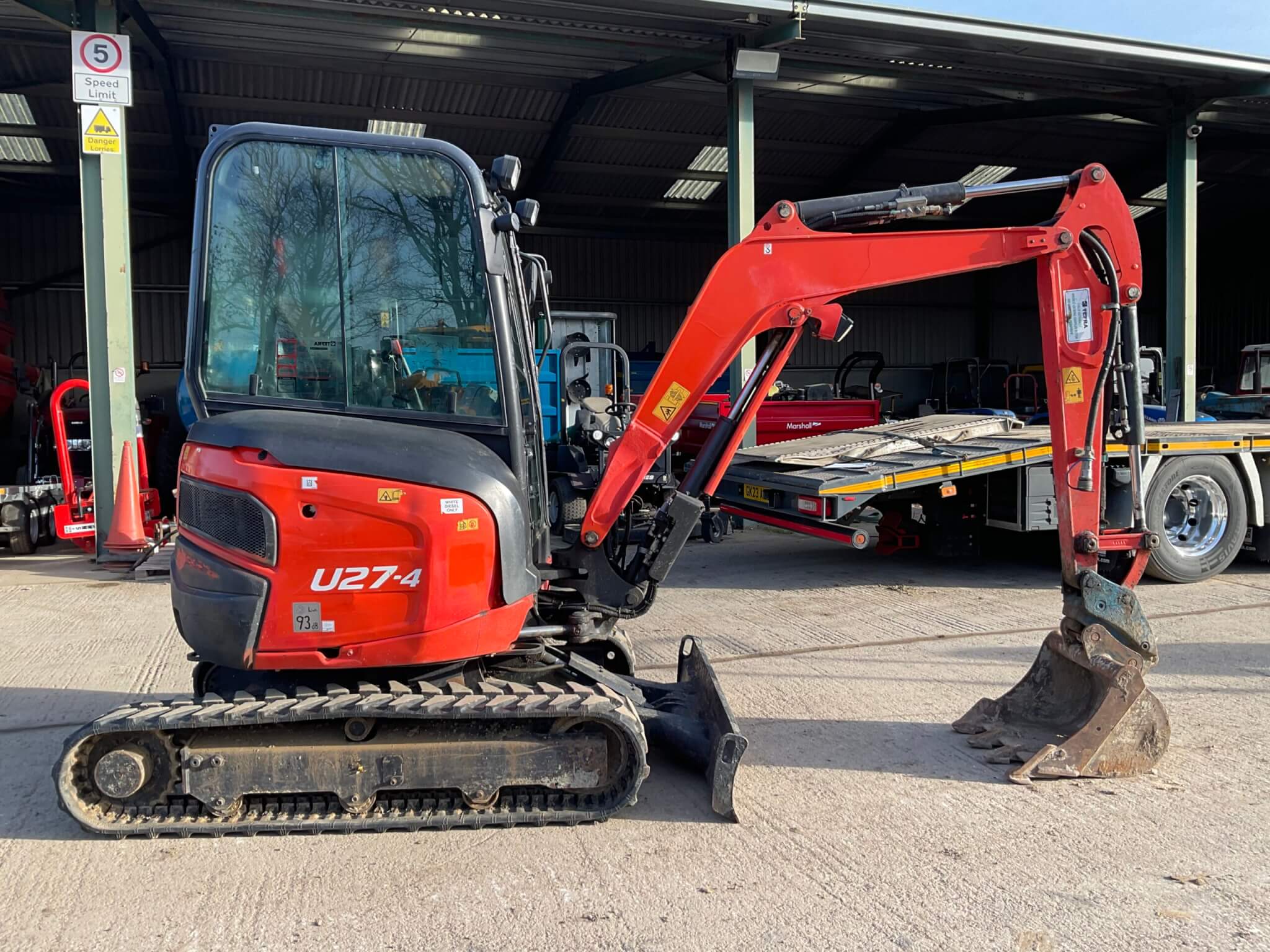 KUBOTA U27