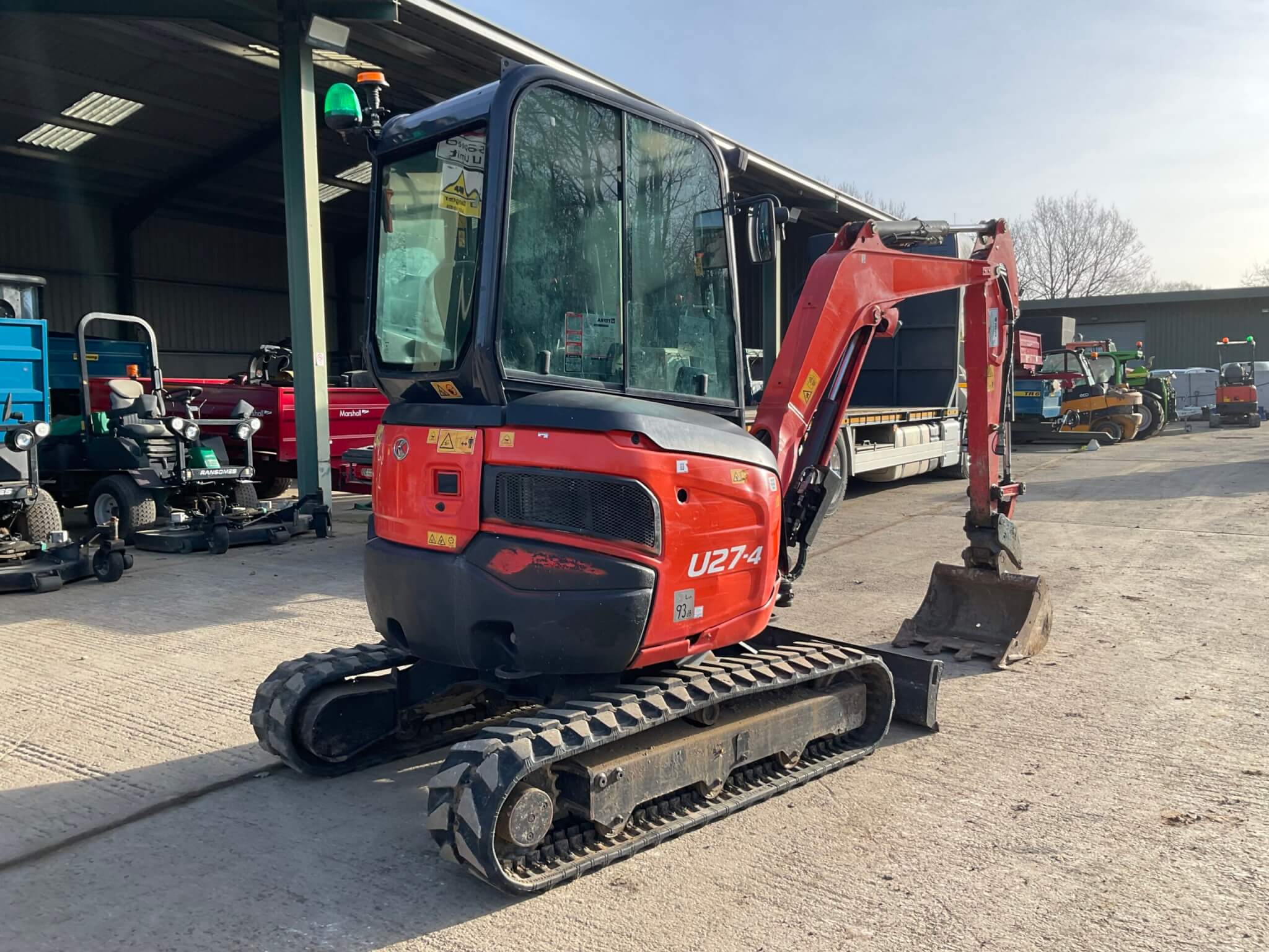 KUBOTA U27