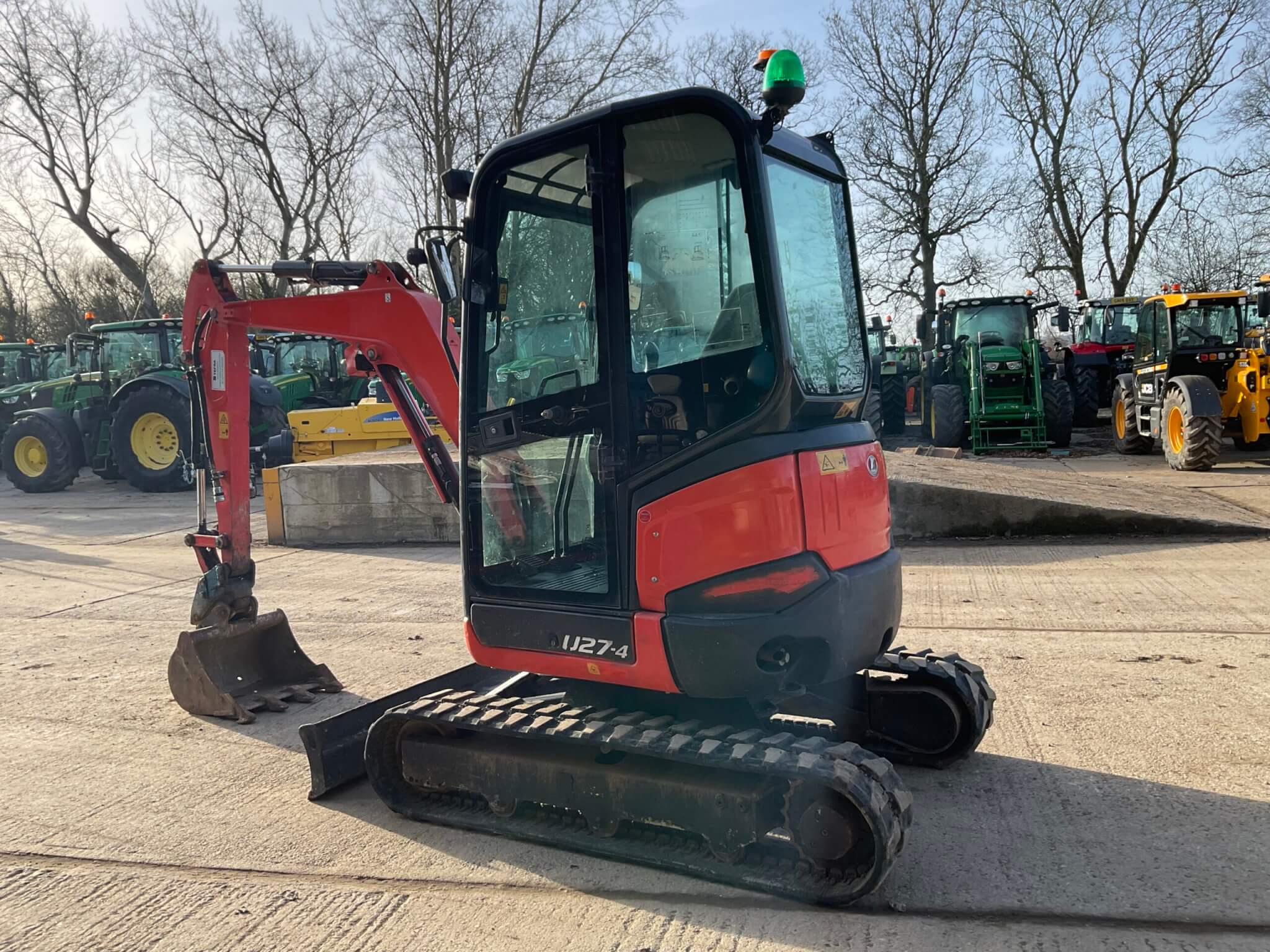KUBOTA U27