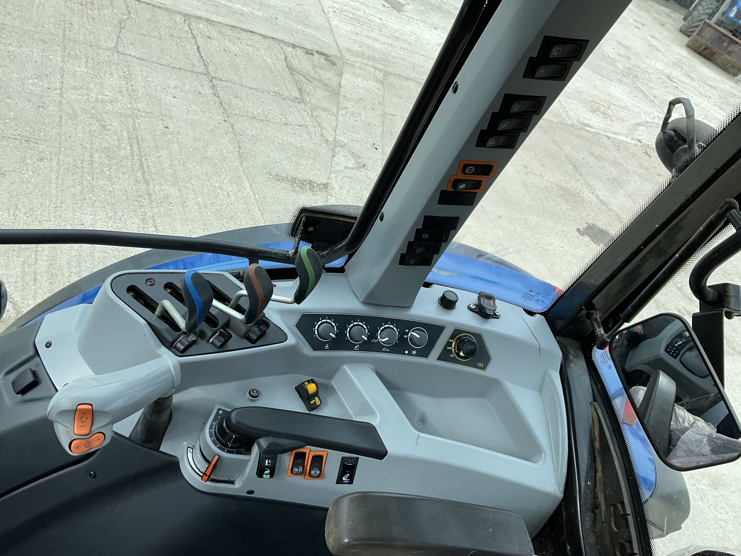 VALTRA A104 HI-TECH