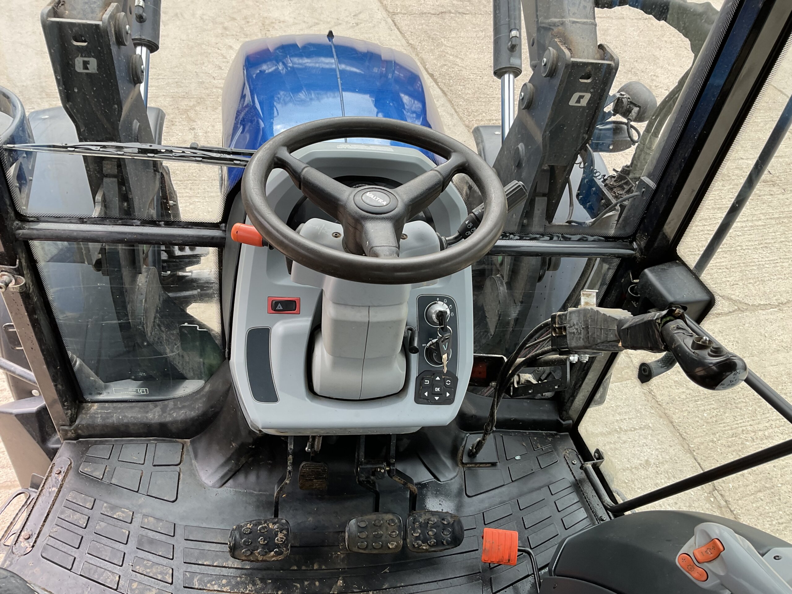 VALTRA A104 HI-TECH