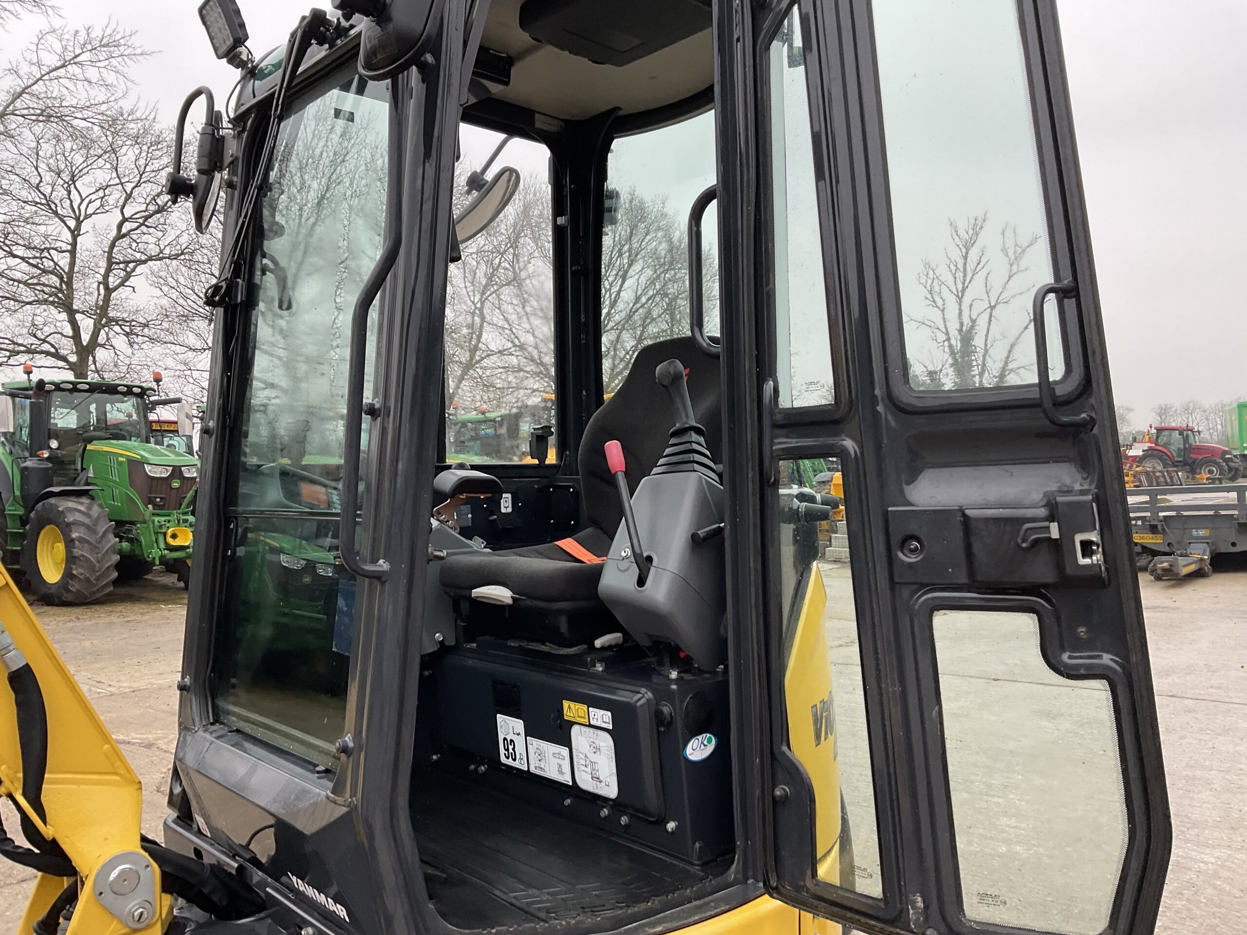 YANMAR VIO26