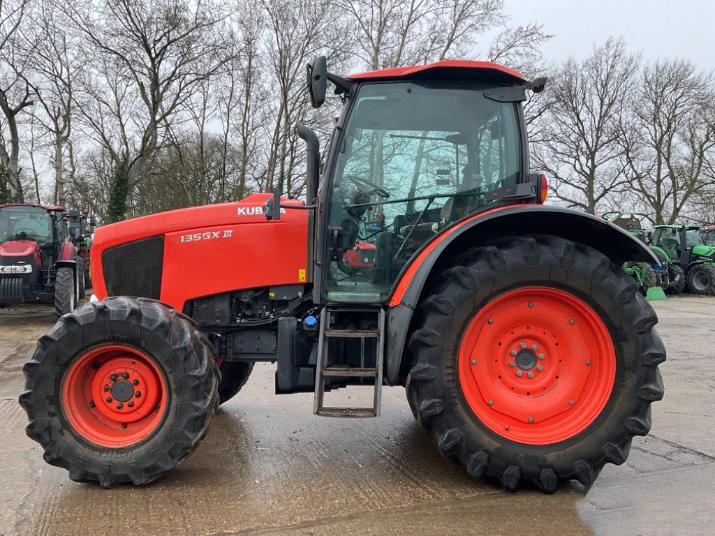 Kubota M135GX