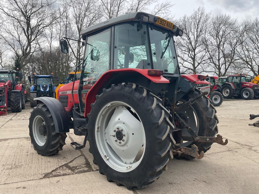 Massey Ferguson 4255