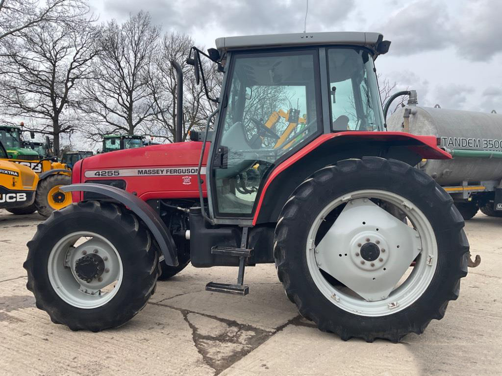 Massey Ferguson 4255