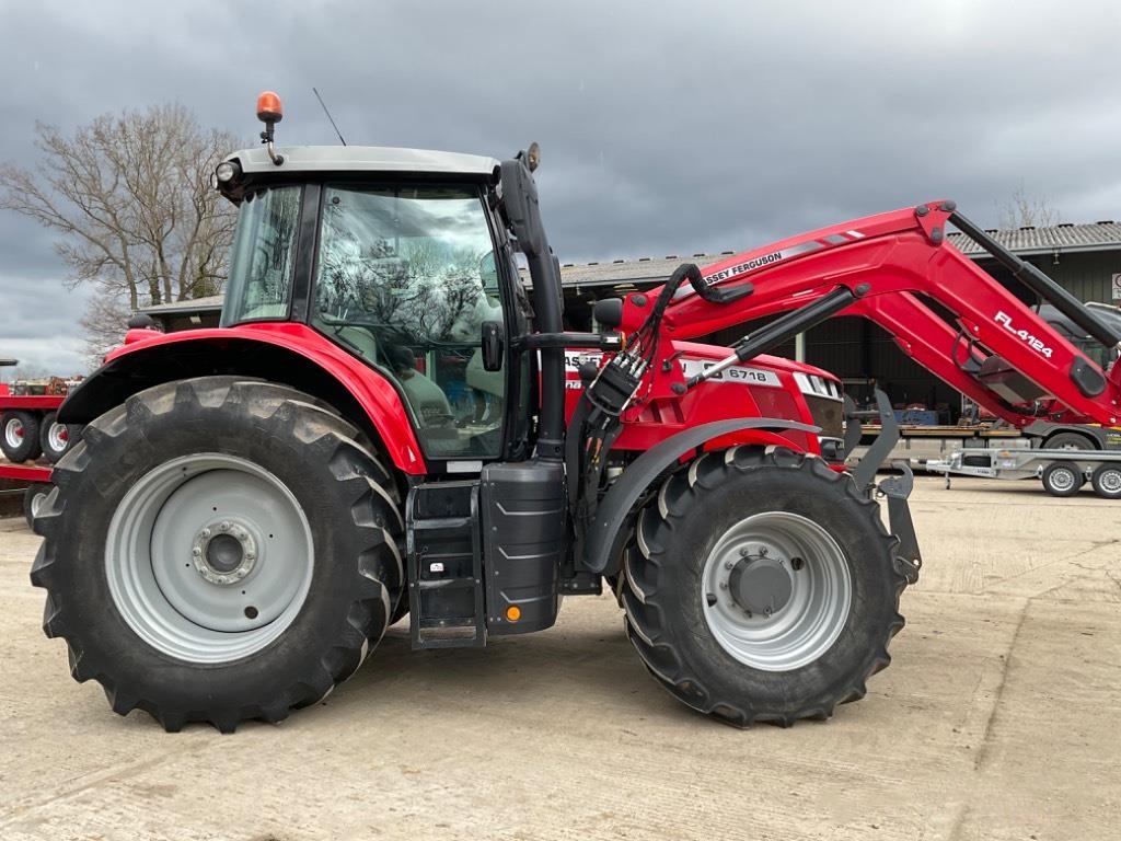 Massey Ferguson 6718S