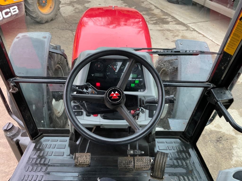 Massey Ferguson 5470