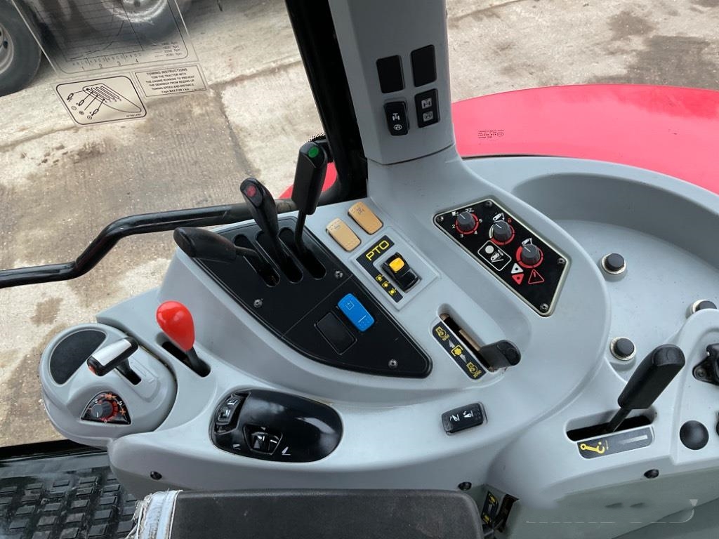 Massey Ferguson 5470