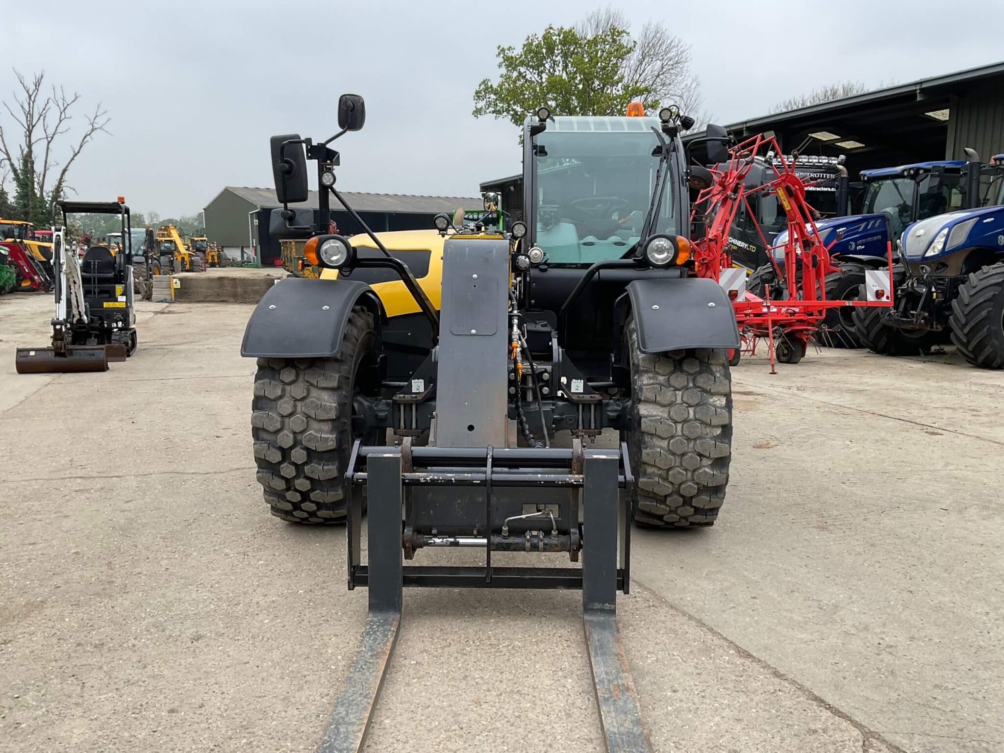 NEW HOLLAND TH7.37 ELITE