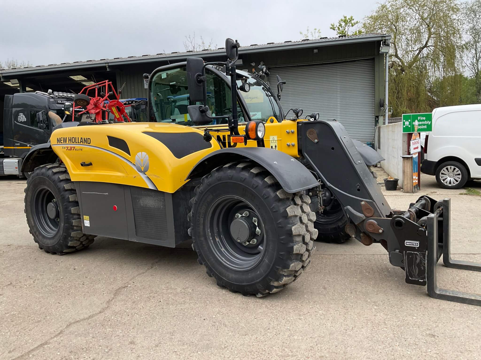 NEW HOLLAND TH7.37 ELITE