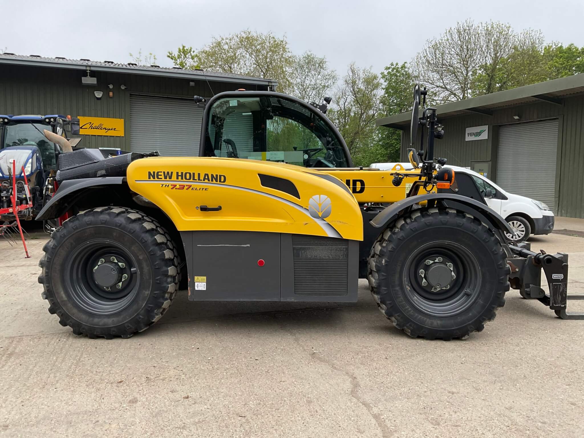 NEW HOLLAND TH7.37 ELITE