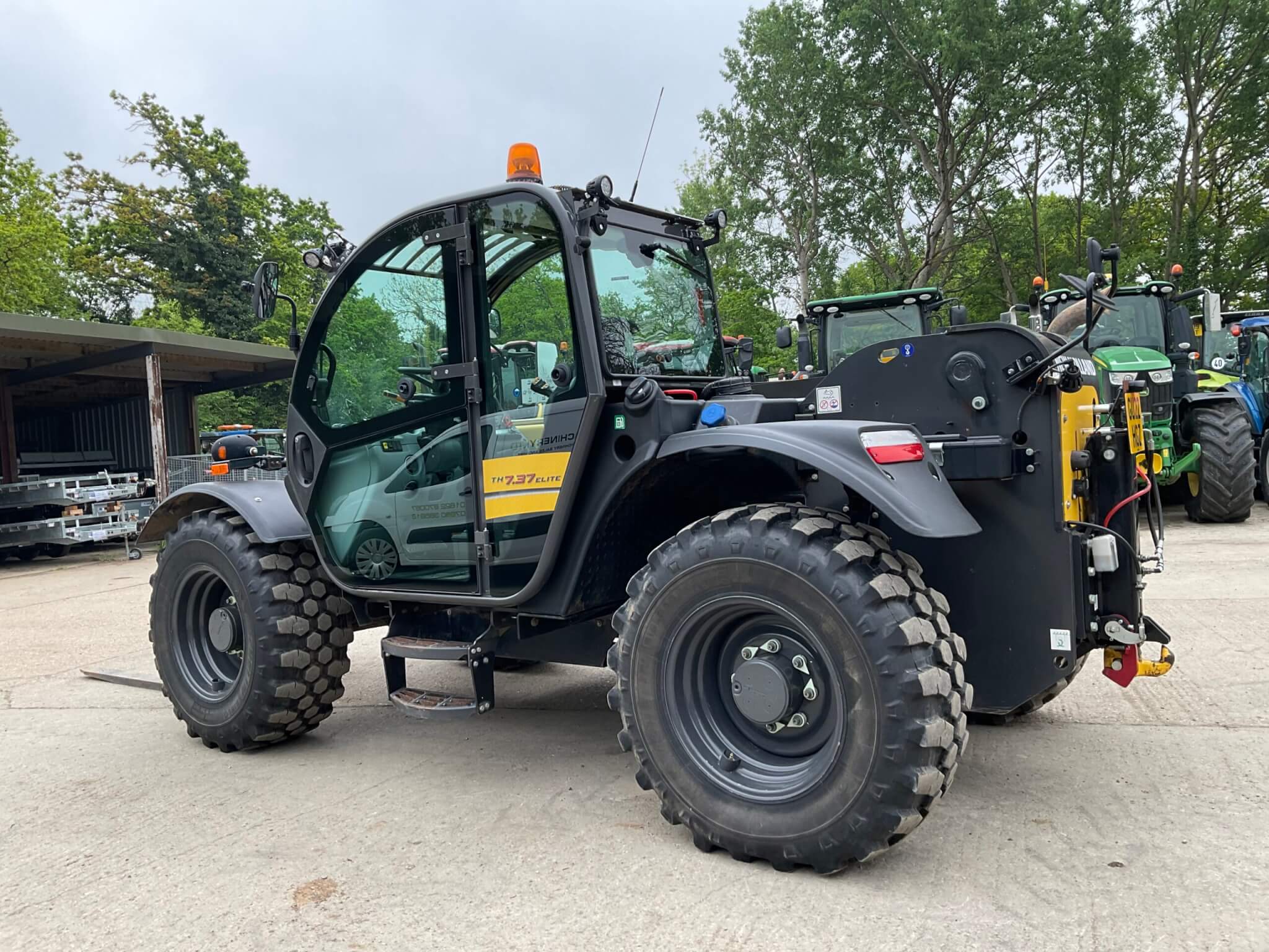 NEW HOLLAND TH7.37 ELITE