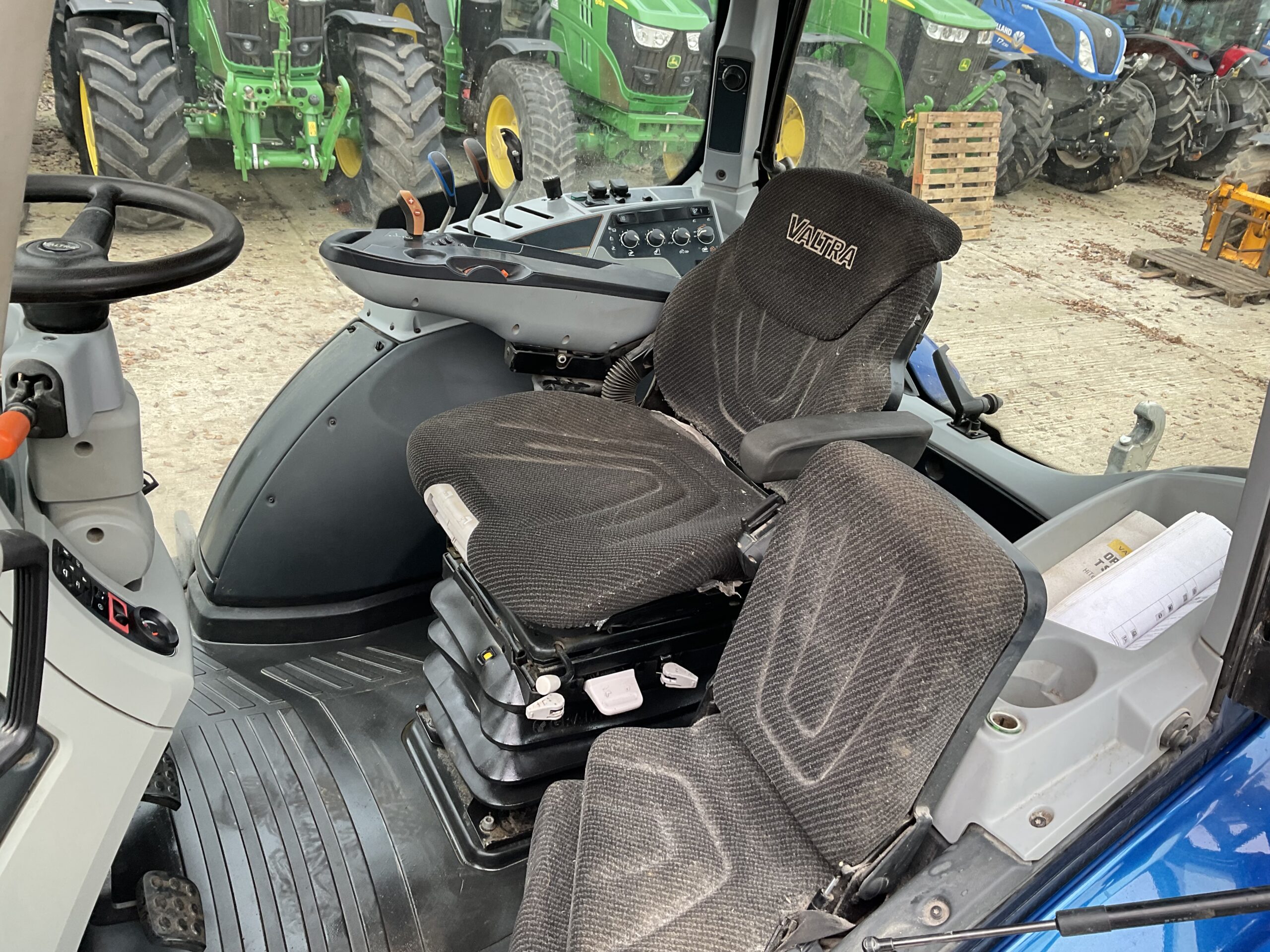VALTRA T154