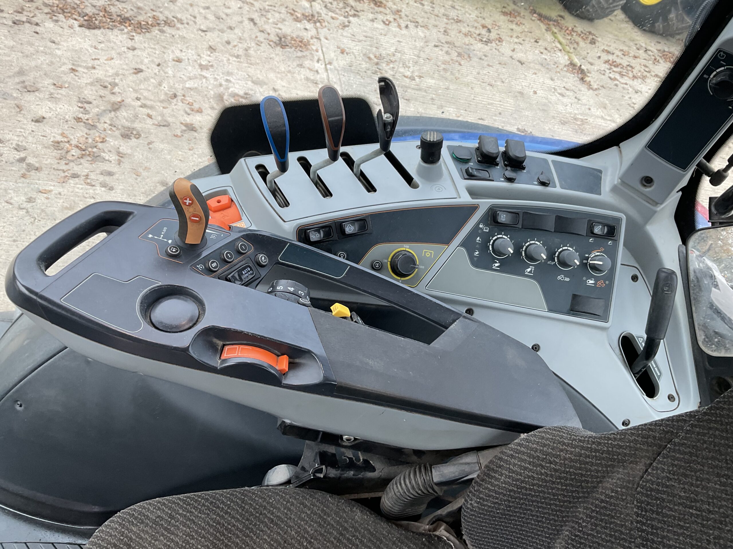 VALTRA T154