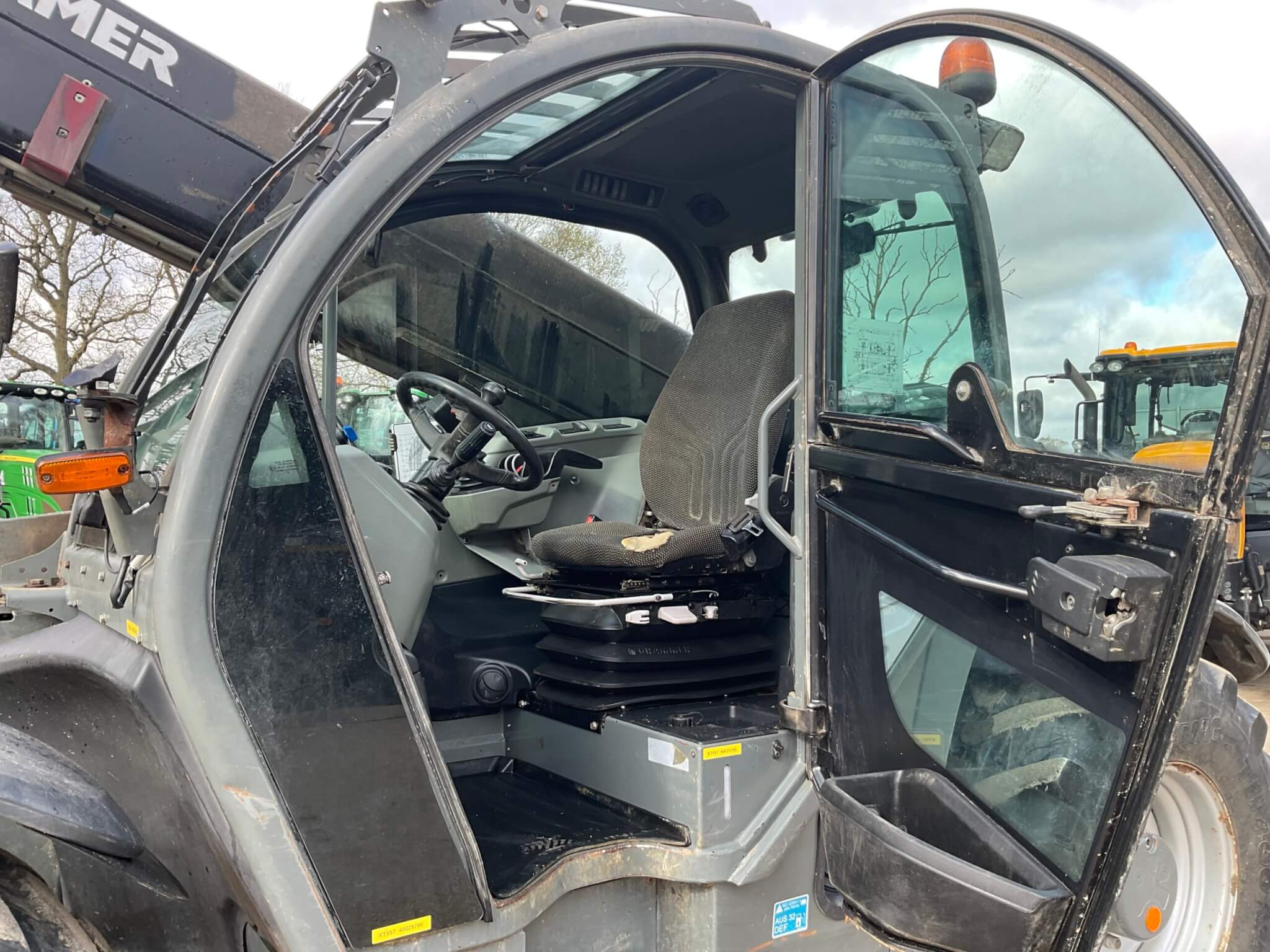KRAMER KT557